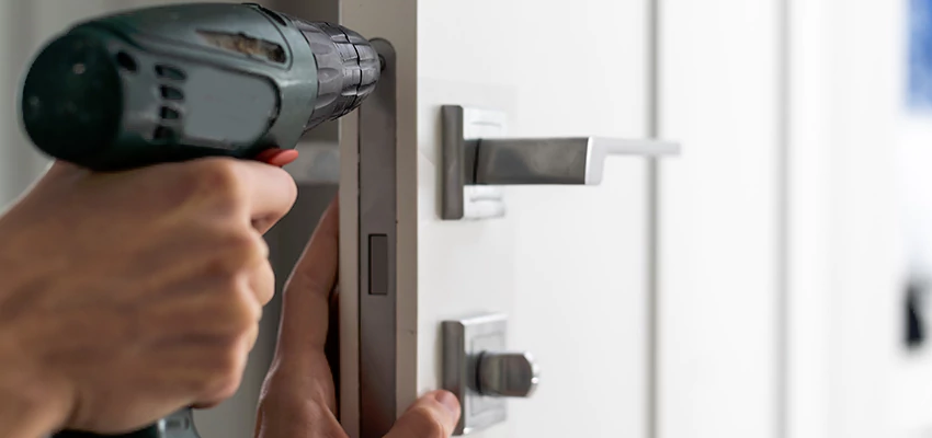 Locksmith For Lock Replacement Near Me in Corona, CA