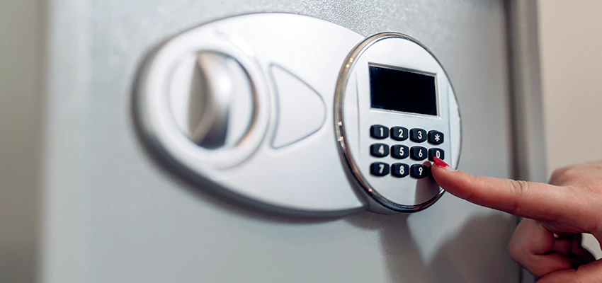 Jewelry Safe Cracking in Corona, California