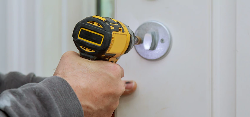 Street Locksmith For Smart Lock Repair in Corona, CA